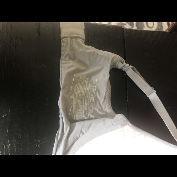 Victoria secret bras size 34D two bras! - Picture 14 of 16